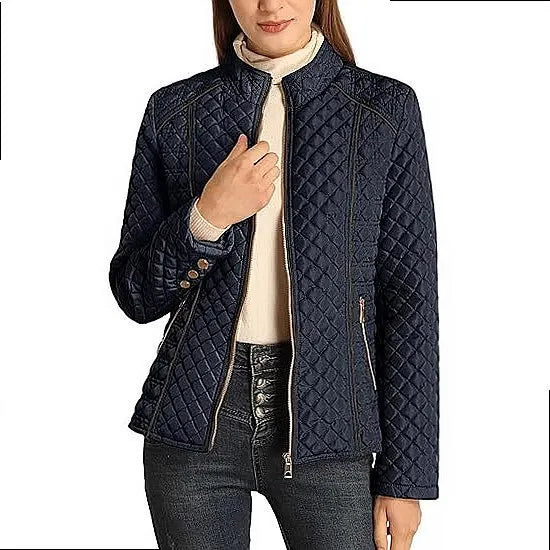 Woman wearing navy blue quilted puffer jacket