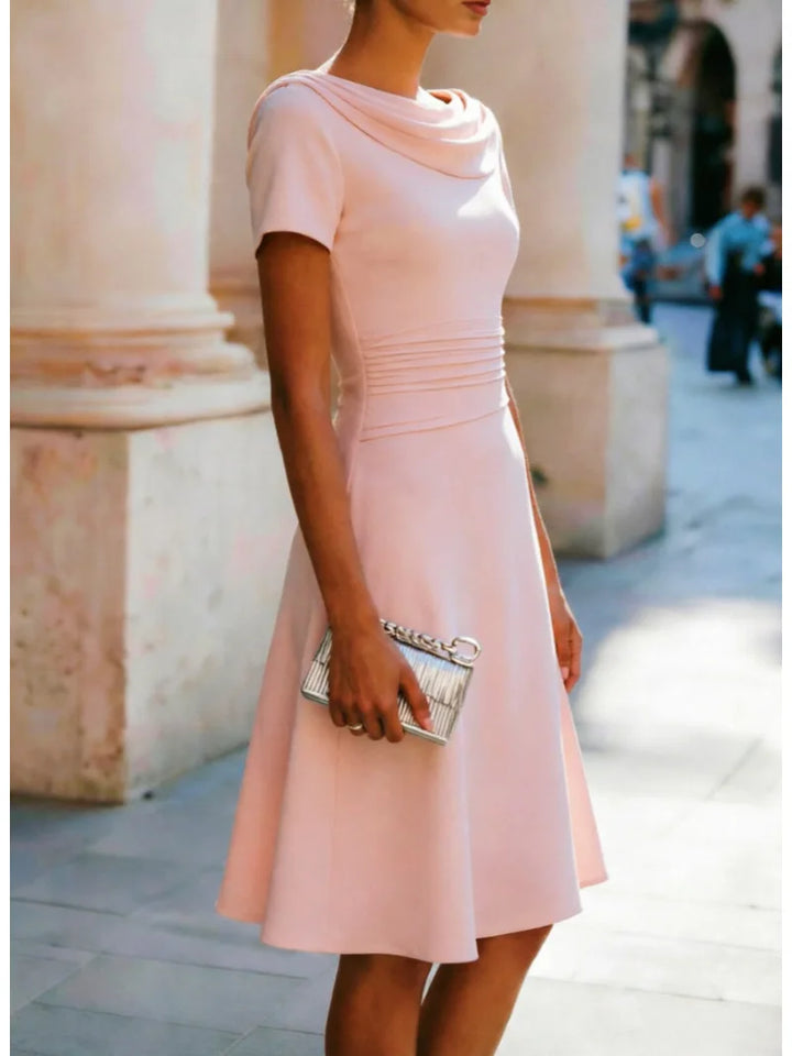 Lunea Elegant Relaxed Midi Dress