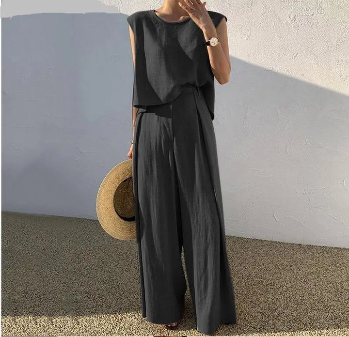 Caelia Chic Relaxed Linen Set