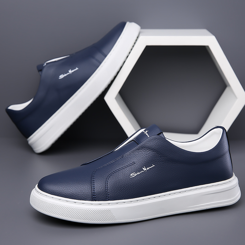 Nova Classic Leather Sneakers