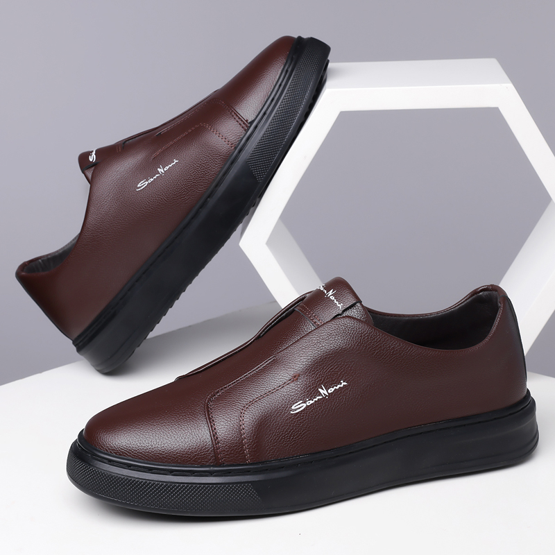 Nova Classic Leather Sneakers