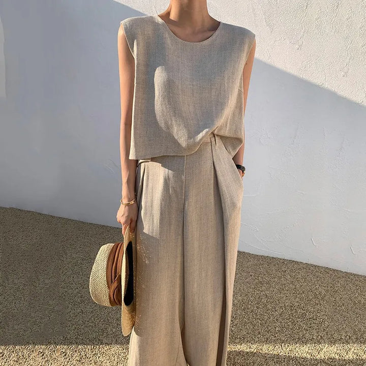 Caelia Chic Relaxed Linen Set