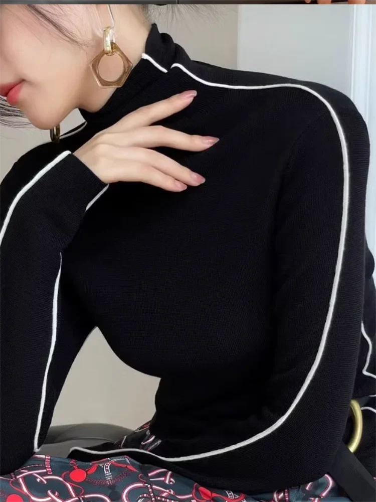 Nadia Contrast Piped Turtleneck